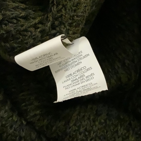 Boohoo dark green V neck sweater. Size S/M - Picture 8 of 8